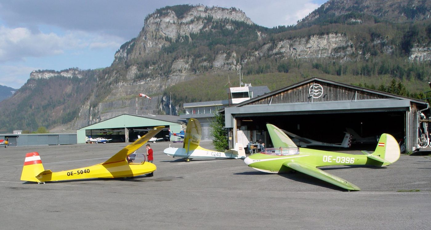 Ka 8, Grunau Baby und Mg 19 vor der Halle in Hohenems